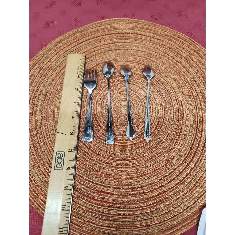 Oneida pieces assorted